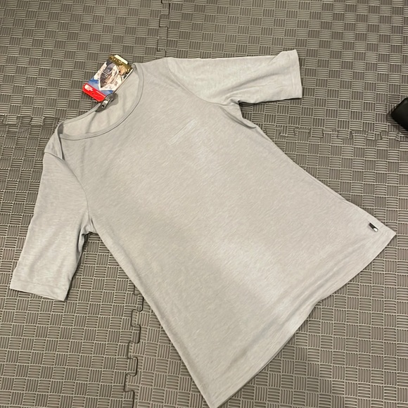 NWT - Women’s The North Face Flashdry Pocket T - Picture 1 of 7